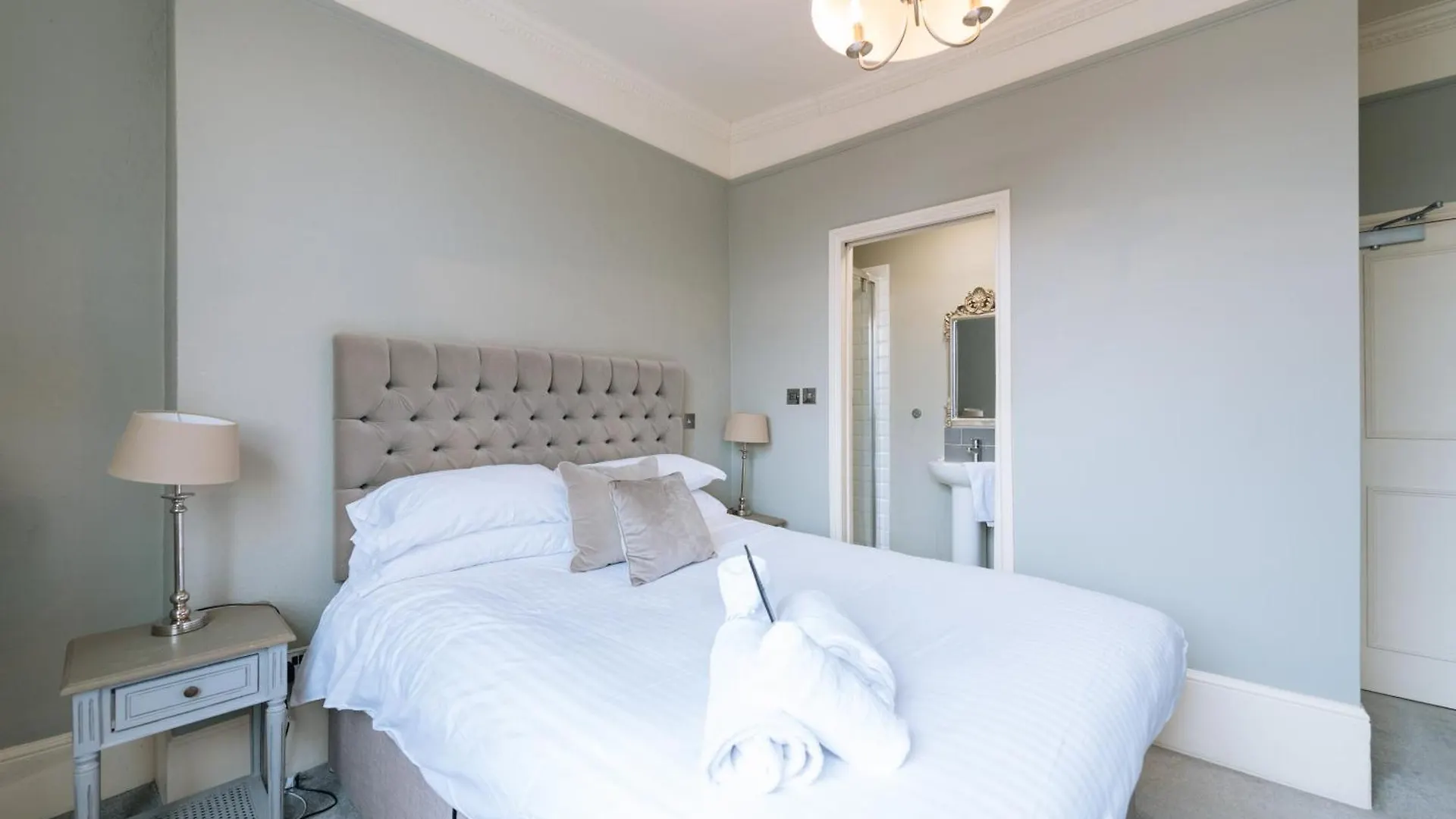 The Crown Pub & Guesthouse London Guest house