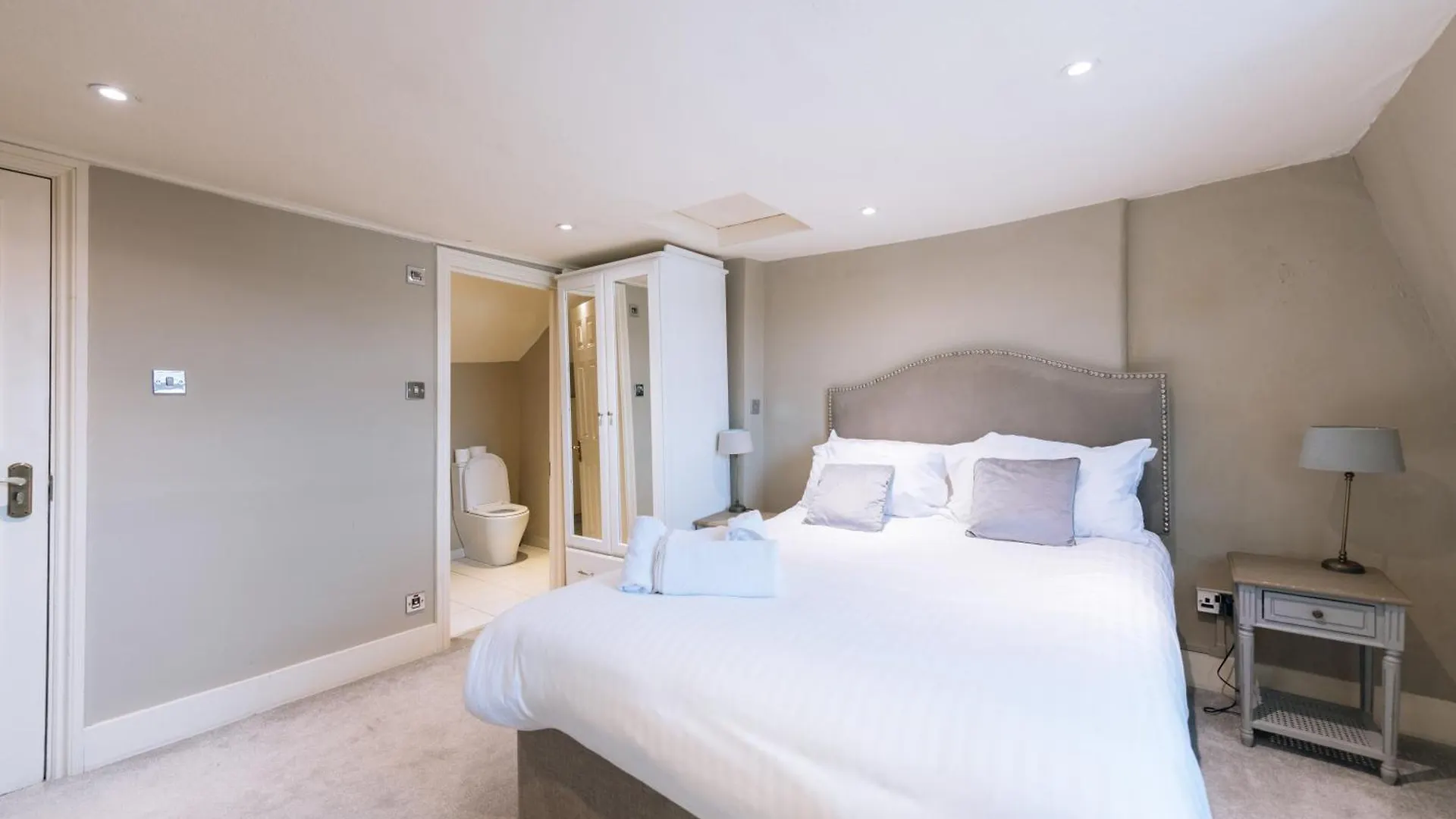 The Crown Pub & Guesthouse London
