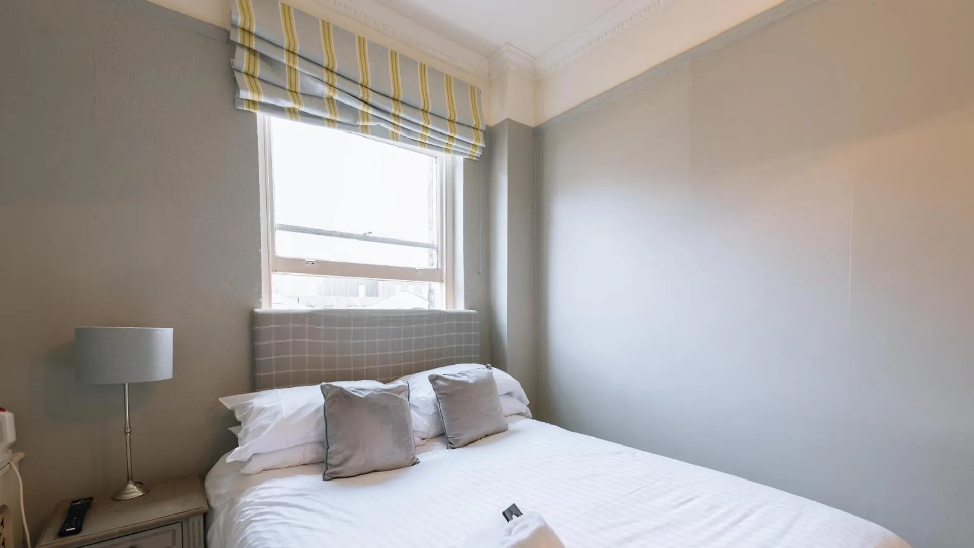 The Crown Pub & Guesthouse London 4*,